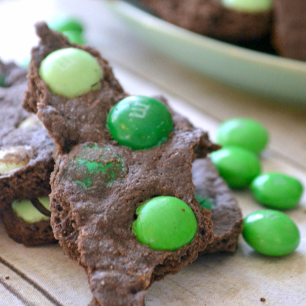 MINT CHOCOLATE COOKIE BRITTLE